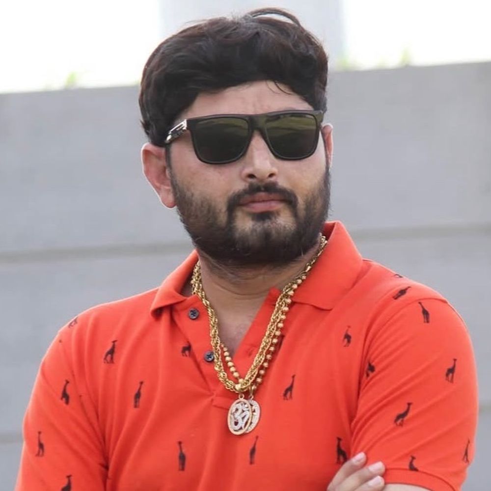 લેખીત રજુઆત બાદ પણ કોન્સ્ટેબલને છાવરતા ફરિયાદીએ હાઈકોર્ટના દ્વાર ખખડાવ્યા:દારૂના નશામાં રાત્રીના સમયે ફોન કરી મારી નાખવાની ધમકી આપનાર ભકિતનગર પોલીસ કોન્સ્ટેબલ ભગીરથસિંહ ઝાલા વીરૂધ્ધ કાર્યવાહી કરવા પોલીસ કમીશ્નરને આદેશ ફરમાવતી ગુજરાત હાઈકોર્ટ