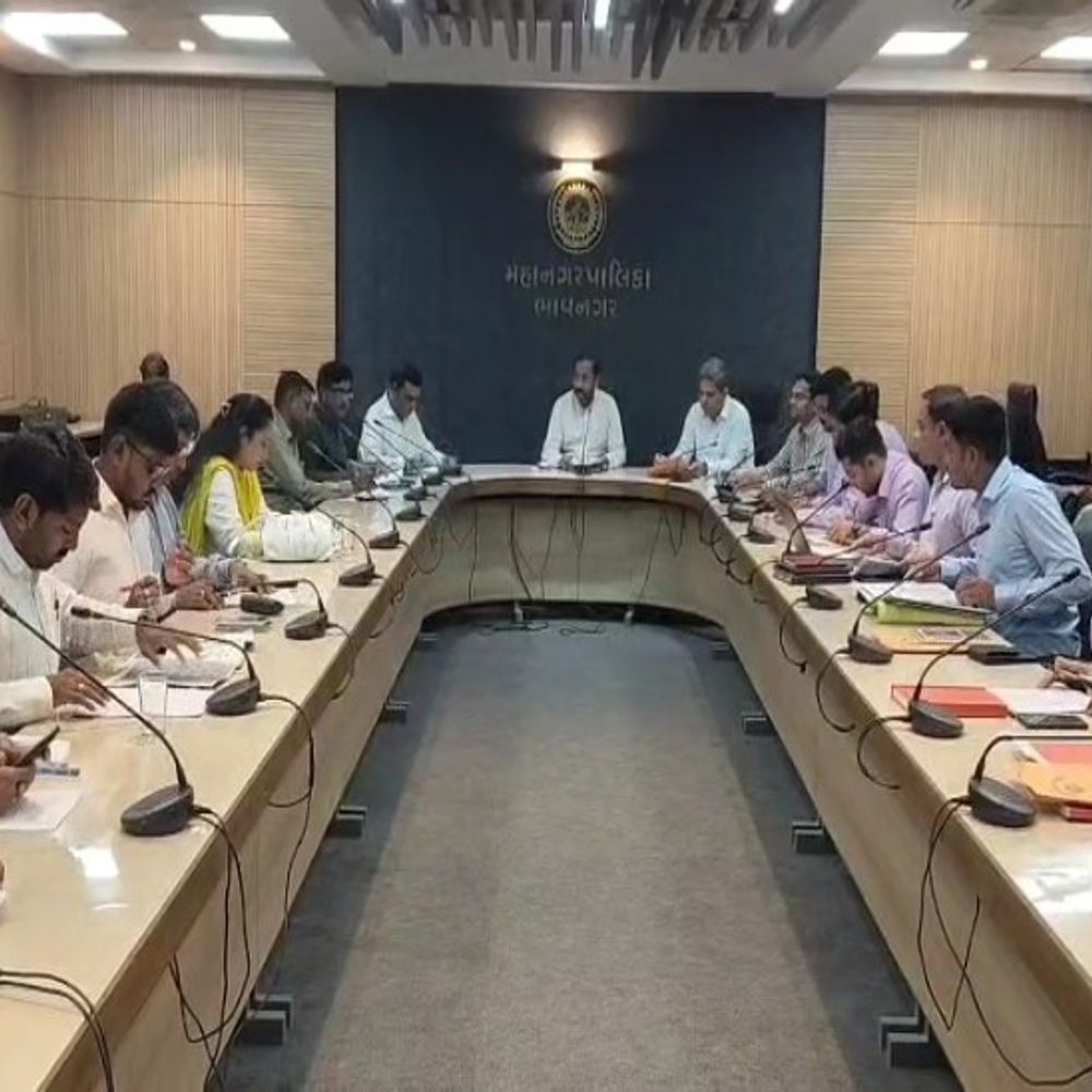 ભાવનગર મહાનગરપાલિકાની સ્ટેન્ડિંગ કમિટીની બેઠક મળી:વરસાદી પરિસ્થિતિને પહોંચી વળવા શહેરમાં ચાર અલગ-અલગ ઝોન પાડીને રોડ-રસ્તા અને ઈન્ફ્રાસ્ટ્રક્ચર કામગીરી હાથ ધરાશે, રૂ. 24 કરોડના વિકાસ કાર્યો મંજૂર