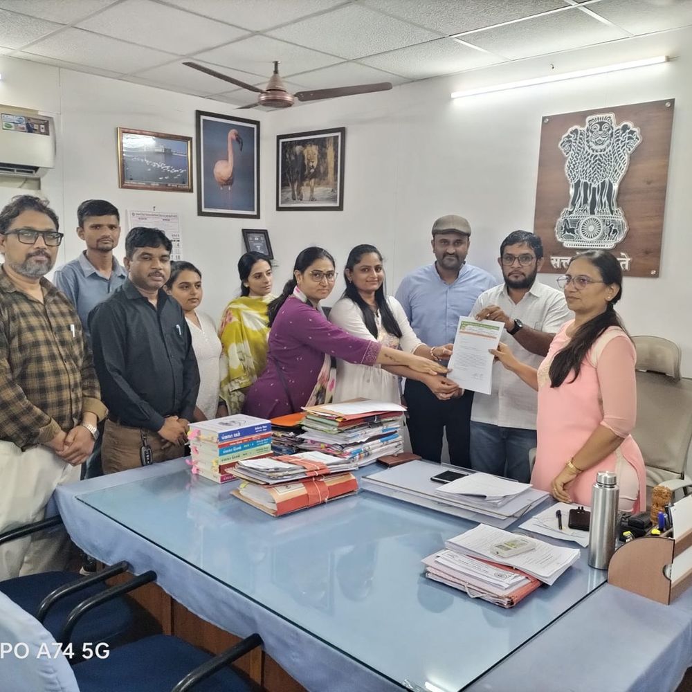 જામનગરના 272 તલાટી મહેસુલી કામથી અળગા, ખેડૂતો અને વિદ્યાર્થીઓના કામો અધ્ધરતાલ.