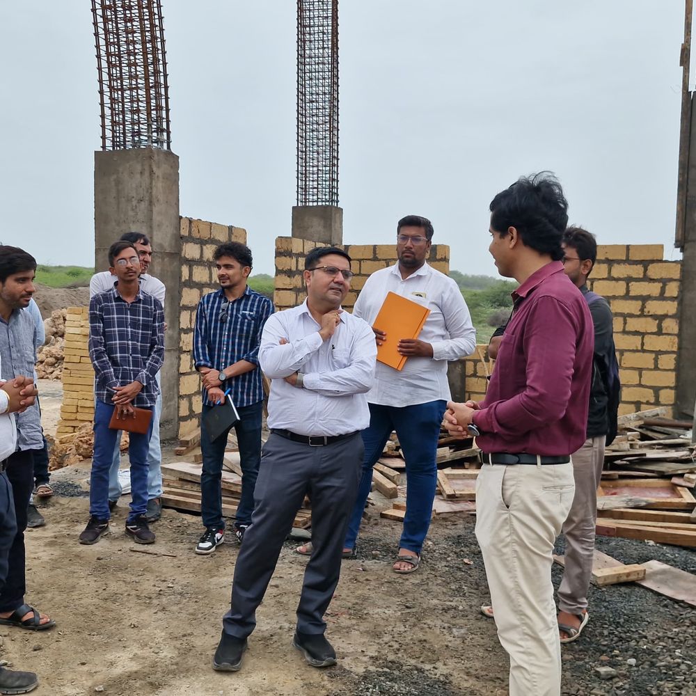 પોરબંદર કમિશનરે વિકાસકામોની સ્થળ મુલાકાત લીધી:ગુણવત્તા અને પ્રગતિની સમીક્ષા કરી, અધિકારીઓને સૂચના આપી