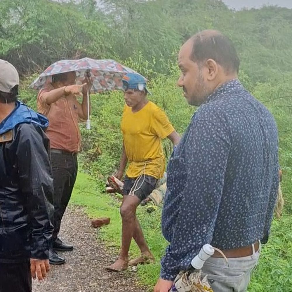 વલસાડમાં ભારે વરસાદ:સૌથી વધુ ધરમપુરમાં 8 ઇંચ, દરિયાકાંઠાના 6 ગામોમાંથી લોકો સ્થળાંતર શરૂ; ઔરંગા નદી પર સતત નજર