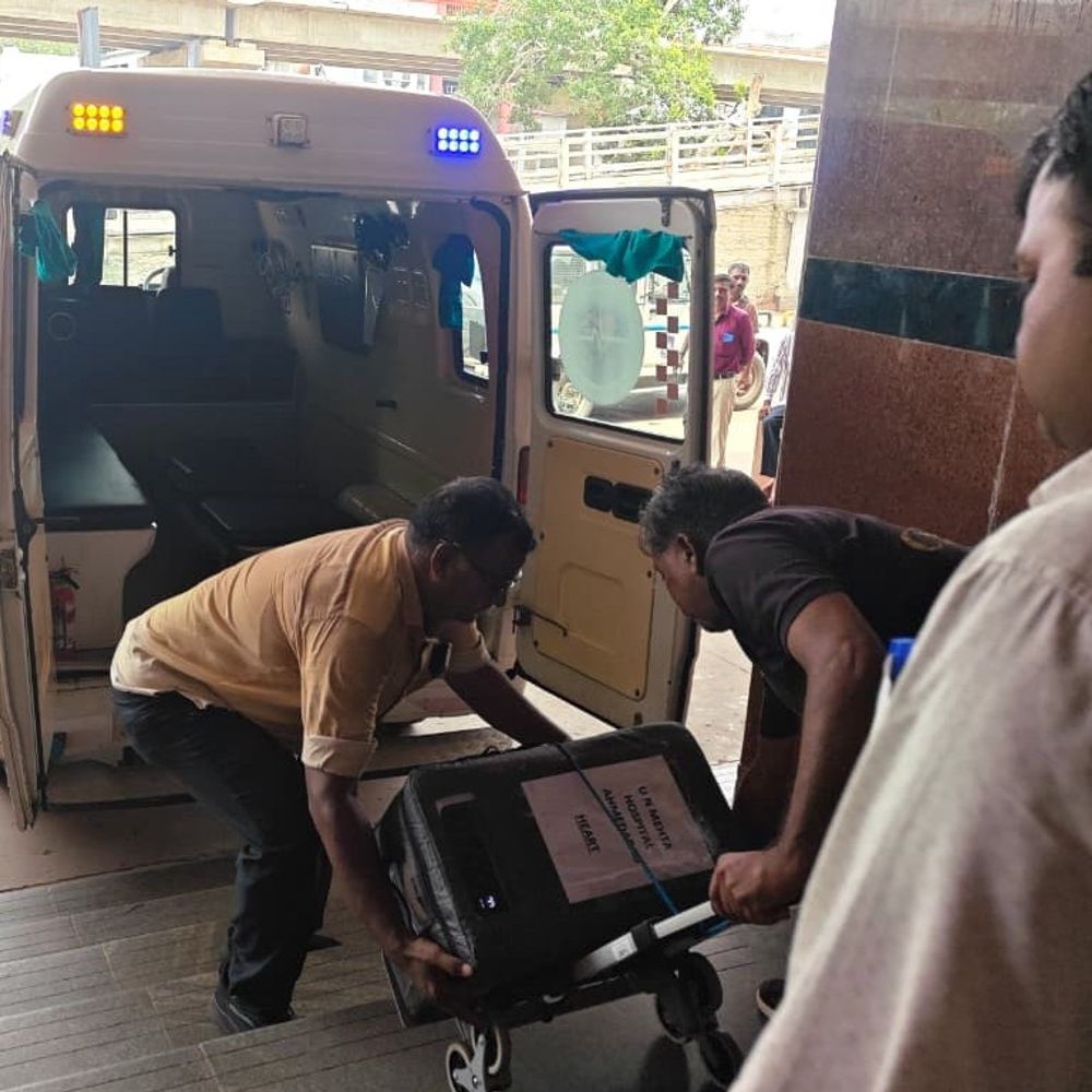 ઈતિહાસમાં પ્રથમવાર માનવીય અંગને રેલવેમાં લવાયું:વંદે ભારત ટ્રેનમાં 217 મિનિટમાં સુરતથી અમદાવાદ 'લાઇવ હાર્ટ' પહોંચાડાયું, પ્લેટફોર્મથી યુ.એન.મહેતા હોસ્પિટલ સુધી ગ્રીન કોરિડોર તૈયાર કરાયો