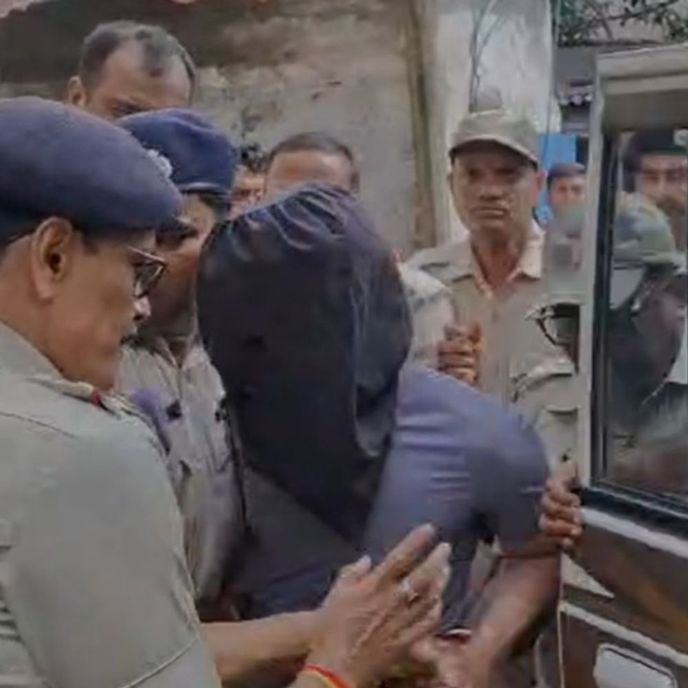 CM શુભેન્દુની રેકી કરી રહેલો જૈશનો આતંકવાદી પકડાયો:બંગાળ પોલીસને ઘરમાંથી દસ્તાવેજો મળ્યા; પુલવામા હુમલાનો માસ્ટરમાઈન્ડ સજ્જાદ ભટની નજીકનો