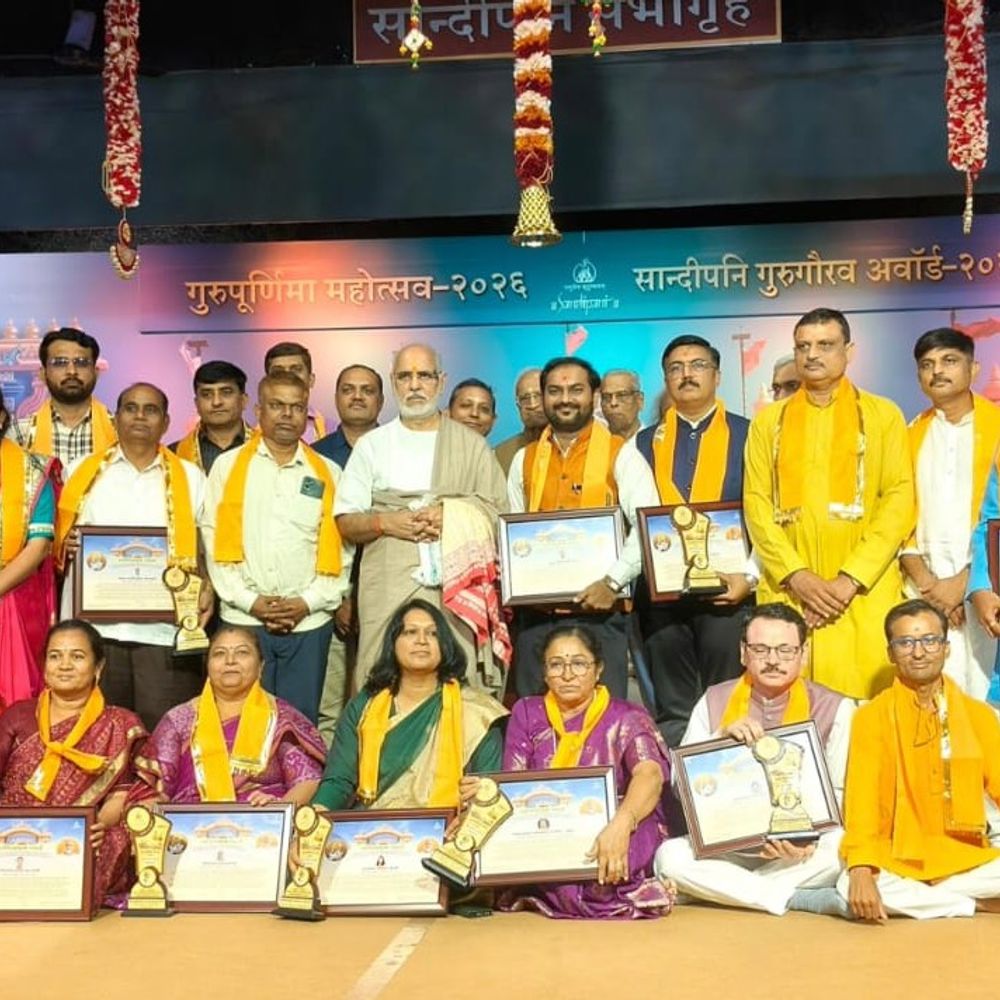 તાપીના આશાબેન ચૌધરીને 'સાંદીપનિ ગુરુ ગૌરવ એવોર્ડ' એનાયત:શિક્ષણ ક્ષેત્રે વિશિષ્ટ પ્રદાન બદલ રાજ્યકક્ષાએ પસંદગી