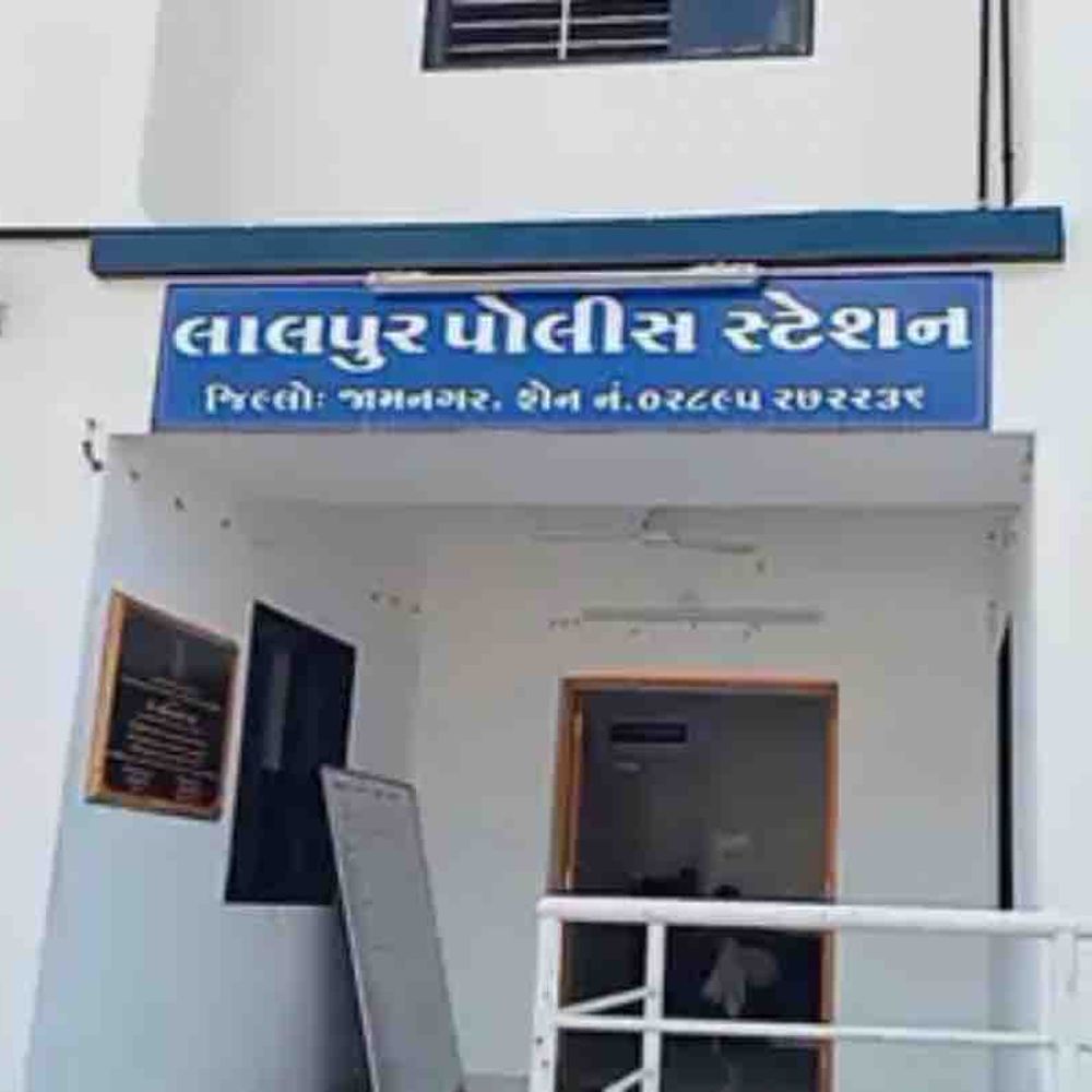 લાલપુરના સણોસરીમાં 9 લાખના સોનાના હારની છેતરપિંડી:બેંકમાં ગીરવે મૂકવાના બહાને લીધો હતો હાર, લાલપુર પોલીસ મથકે ગુનો નોંધાયો