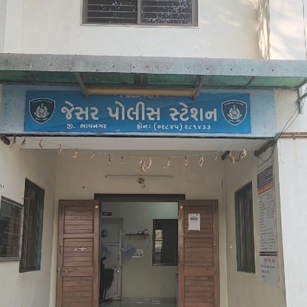 3 શખસો ખેડૂત પર ધોકા-પાઈપ લઈને તૂટી પડ્યા:ભંડારિયા ગામે દારૂની બાતમી આપ્યાની શંકાએ હુમલો, બાઇકમાં તોડફોડ કરી