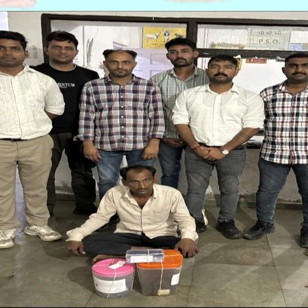 865 ગ્રામ અફીણ સાથે એક શખ્સ ઝડપાયો:પાટણના ઉનરોટ ગામે પોલીસે દરોડો પાડ્યો, 4.35 લાખનો મુદ્દામાલ જપ્ત