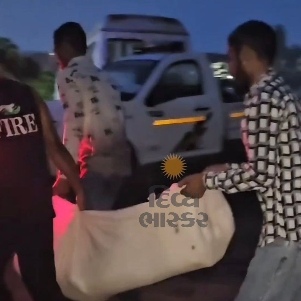 ગોધરાના રામસાગર તળાવમાંથી અજાણ્યા શખસની લાશ મળી:માછીમારી કરવાની જાળીમાં ફસાયેલી હાલતમાં ફાયર બ્રિગેડે બહાર કાઢી, પીએમ માટે ખસેડાઈ
