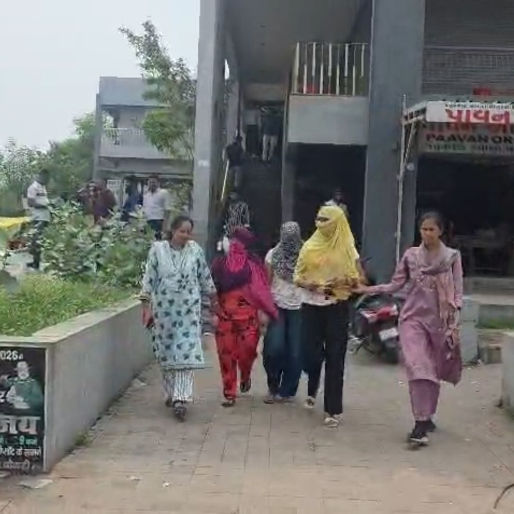 પોલીસે ડમી ગ્રાહક મોકલી રેડ કરી:મોડાસામાં ગણેશપુરા હજીરા સર્કલ પાસે સ્પાની આડમાં ચાલતું કુટણખાનું પકડાયું