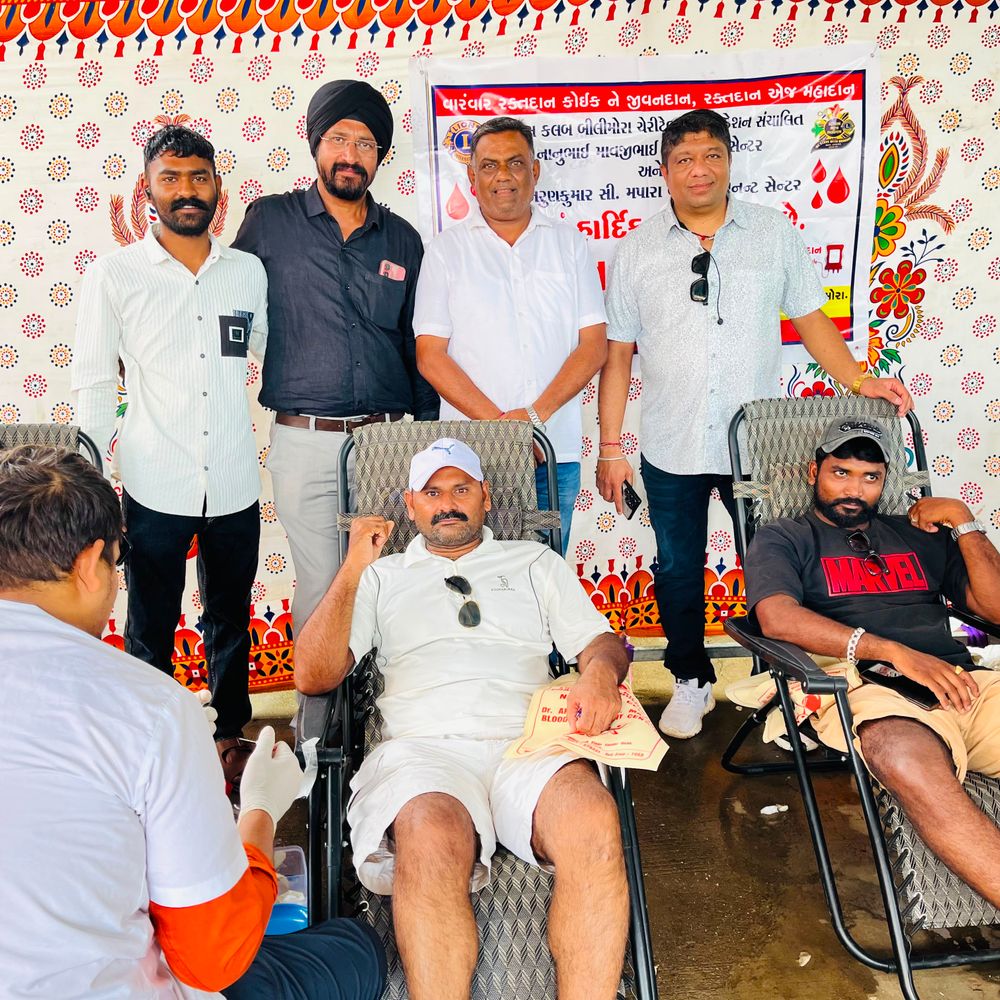 મન્નત કા રાજા ટ્રસ્ટ દ્વારા બીલીમોરામાં રક્તદાન શિબિર:મહા રક્તદાન શિબિરમાં 301 યુનિટ રક્ત એકત્રિત કરાયું