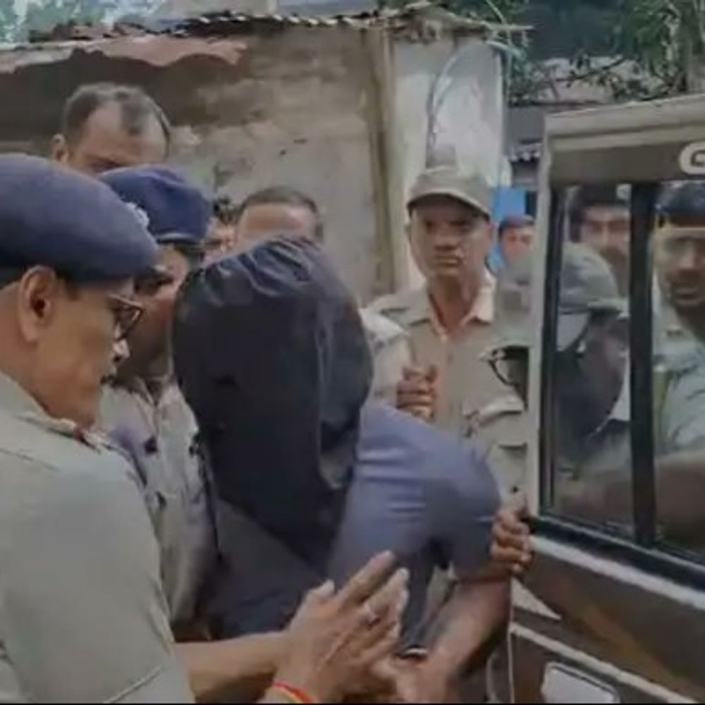 જંતર-મંતર વિરોધ પ્રદર્શનમાં તોડફોડ કરવાનો હતો શંકાસ્પદ જૈશ આતંકવાદી:બંગાળ STFનો દાવો- પોલીસનો યુનિફોર્મ પહેરીને ઘૂસવાનો હતો; ગર્લફ્રેન્ડ પણ પકડાઈ