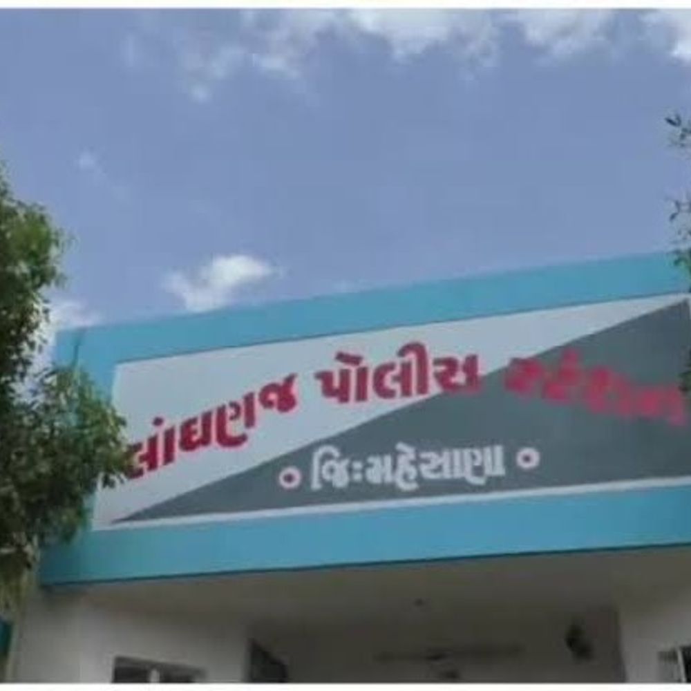 ટ્રકના પાછળના ભાગે બીજો ટ્રક ધડાકાભેર અથડાયો:લાંઘણજ પાસે ગફલતભરી રીતે ટ્રક ચલાવતાં અકસ્માત સર્જાયો, ડ્રાઇવરને ગંભીર ઇજા, ફરીયાદ નોંધાઇ