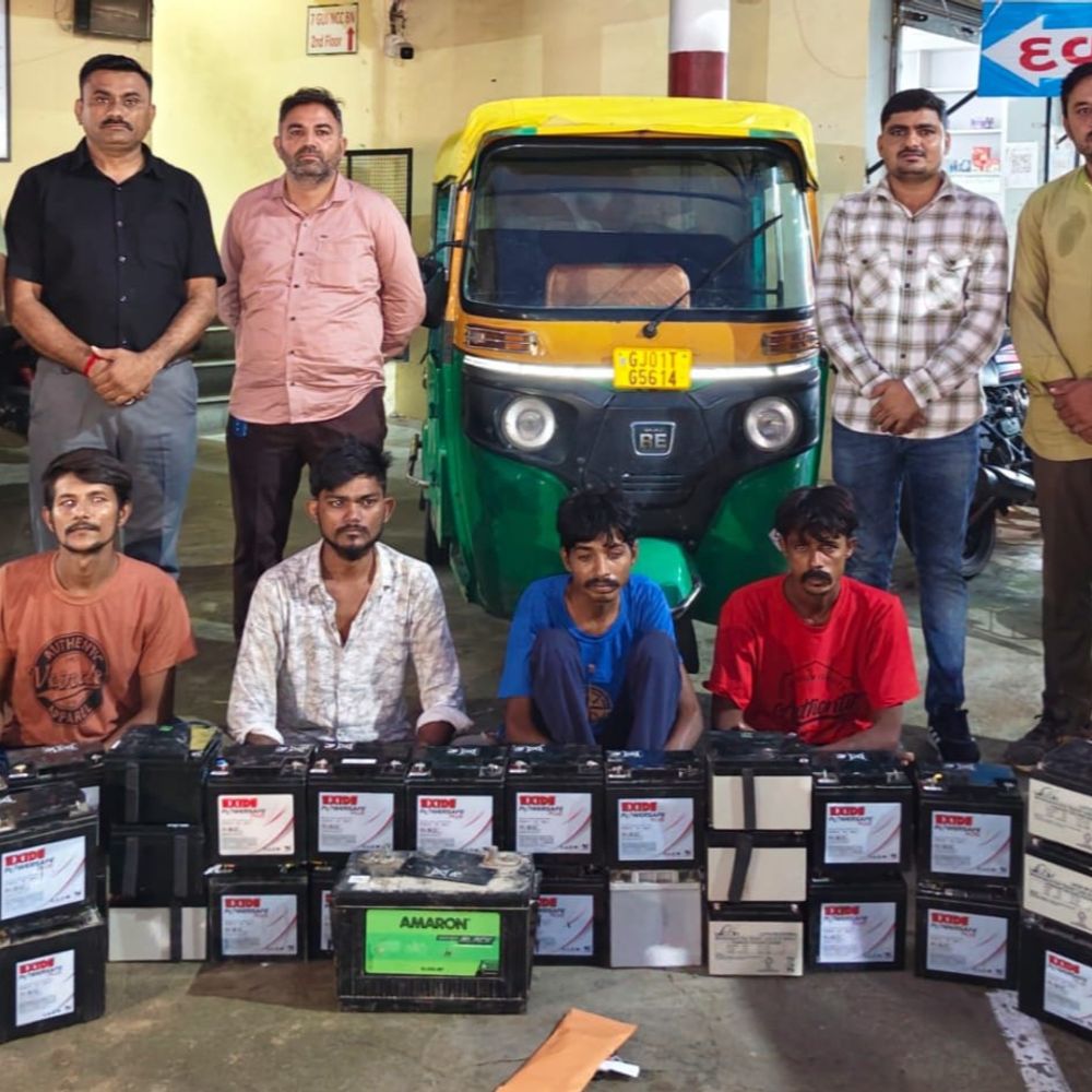 મહેસાણામાં બેટરી ચોરતા ચાર ચોર ઝડપાયા:UGVCLના RMU બોક્સમાંથી બેટરીઓ ચોરતી રીઢા ગુનેગારોની ગેંગનો પર્દાફાશ, 2.80 લાખનો મુદ્દામાલ જપ્ત