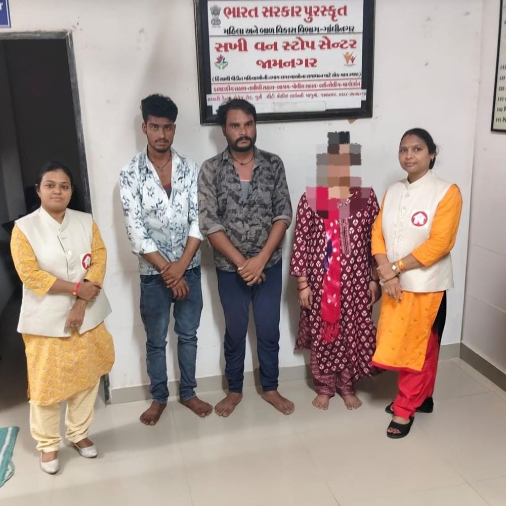 ગુમ મધ્યપ્રદેશની મહિલાનું પરિવાર સાથે પુનઃમિલન:ટ્રેનમાં બેસી જામનગર આવી ચડી, સખી વન સ્ટોપ સેન્ટર અને 181 હેલ્પલાઇને મદદ કરી