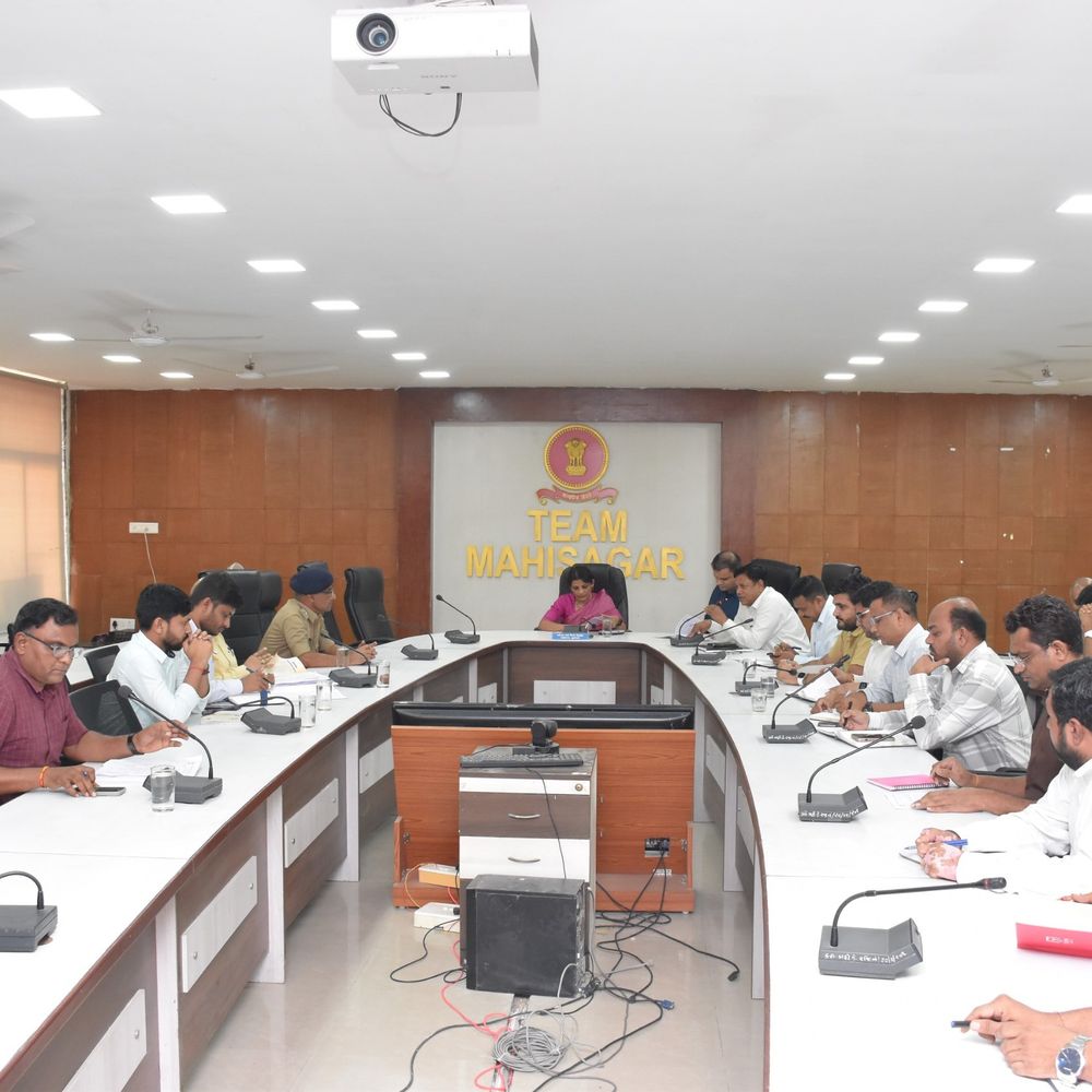 મહીસાગરમાં સ્વાતંત્ર્ય પર્વ વરધરા ગામમાં ઉજવાશે:કલેક્ટર અર્પિત સાગરના અધ્યક્ષસ્થાને સમીક્ષા બેઠક યોજાઈ