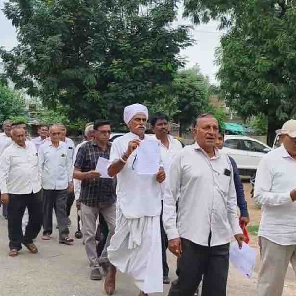 અમીરગઢ કિસાન સંઘે 9 માગ સાથે આવેદનપત્ર આપ્યું:ખાતરના ભાવ ઘટાડવા, ચેકડેમ બનાવવા સહિતની રજૂઆત