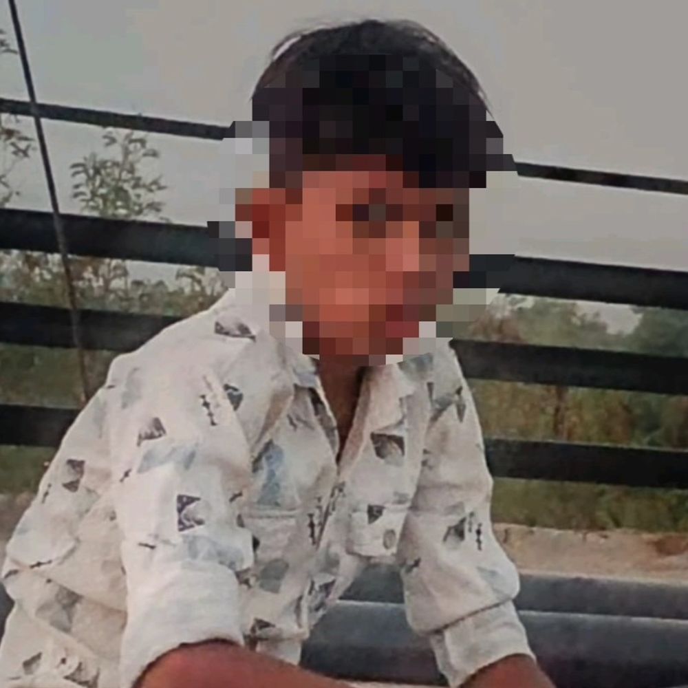માતા-પિતાએ હોમવર્કનું કહેતાં ધો-7નો વિદ્યાર્થીનો પંખે લટકી ગયો:એકના એક દીકરાના મોતથી પરિવારનું હૈયાફાટ રુદન; સુરતમાં મોબાઇલની લત જીવલેણ બની
