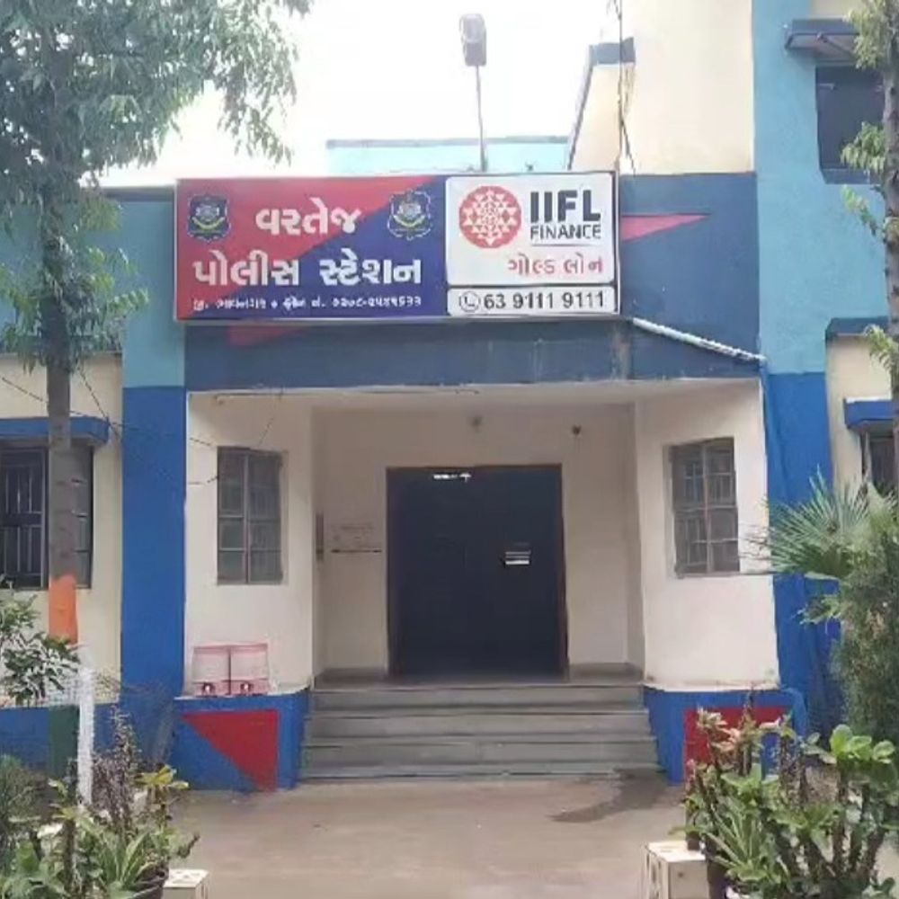 નારીગામે વાડીની જમણવારની પાર્ટીમાં યુવક પર ધારિયાથી હુમલો:અપશબ્દો બોલવાની ના પાડતાં ઉશ્કેરાયેલા શખસે ધારિયાનો ઘા ઝીંક્યો; વરતેજ પોલીસમાં ફરિયાદ