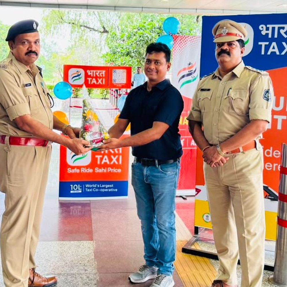 વડોદરા એરપોર્ટ પર ‘ભારત ટેક્સી’ સેવાની શરૂઆત:ડ્રાઈવરોને આર્થિક સશક્તિકરણ, મુસાફરોને સસ્તી અને ગુણવત્તાયુક્ત સેવા આપવાનો આશય, ભવિષ્યમાં મુસાફરો માટે ₹5 લાખ સુધીના વીમા કવચની યોજના બનાવવામાં આવશે
