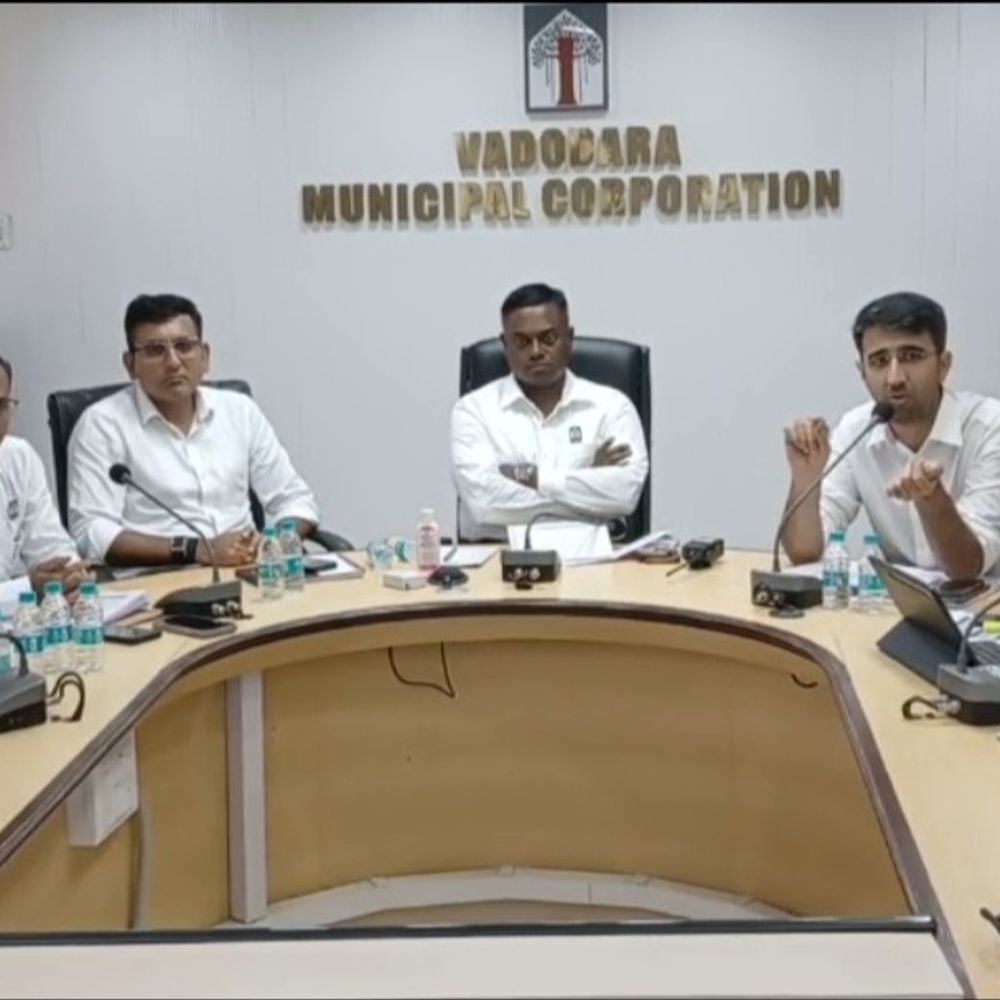 રસ્તાની ગુણવતા જાળવવા ચાર ઝોનમાં ચાર કન્સલન્ટન્ટ નિમાશે:મહાનગરપાલિકામાં રિવ્યૂ બેઠક મળી, એક વોર્ડની જવાબદારી એક કોન્ટ્રાક્ટરની જ રહેશે