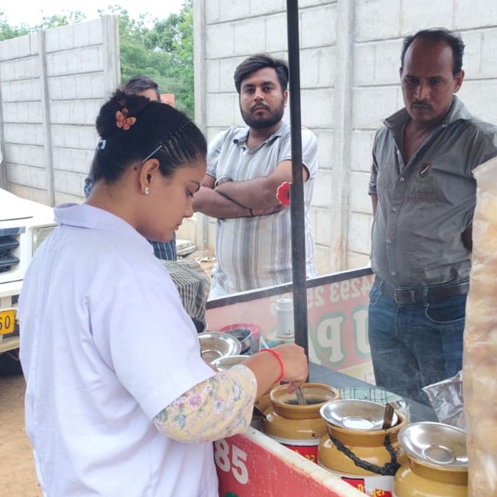 મનપાની ફૂડ સેફ્ટી શાખાની ખાણીપીણીના 83 એકમો પર તપાસ:વિવિધ વાનગીઓના 36 નમુના લેબમાં મોકલાયા, વાસી મસાલો, 25 લિટર પાણીપુરીનું દૂષિત પાણી સહિતનો નાશ