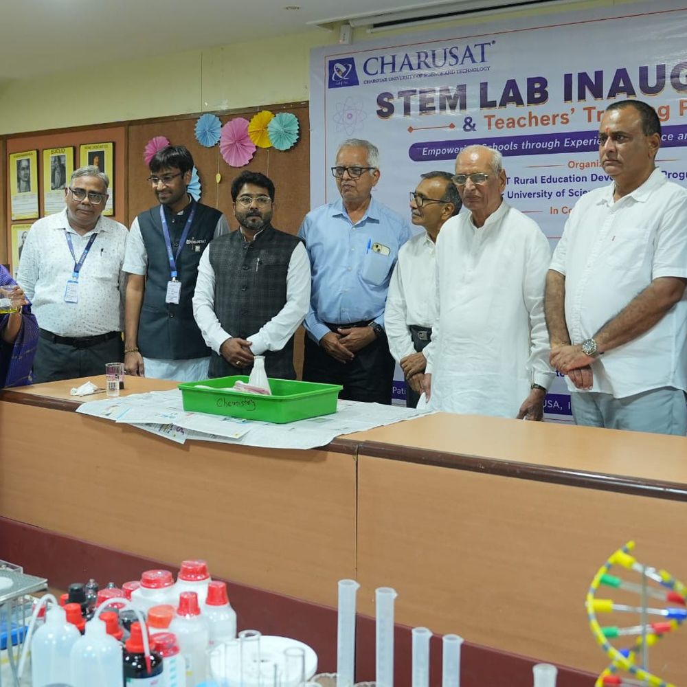 ગુજરાતની 7 શાળાઓમાં અત્યાધુનિક STEM લેબ શરૂ:દાતા મનોજ દેસાઈના સહયોગથી ગ્રામ્ય વિદ્યાર્થીઓને વિશ્વસ્તરીય શિક્ષણ