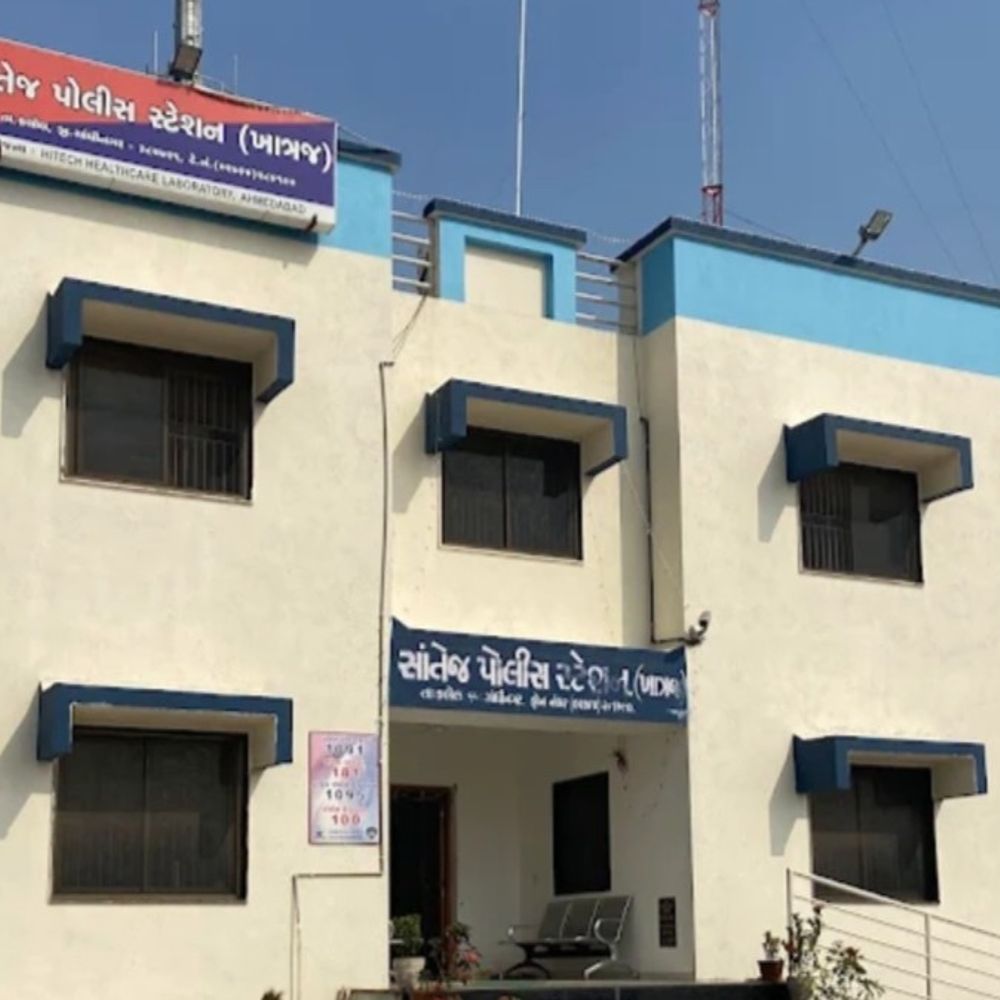 કરોડોની જમીન પચાવવા ભૂમાફિયા ત્રિપુટીનું કારસ્તાન:કલોલના ઉસ્માનાબાદમાં મૂળ જમીન માલિકની જગ્યાએ બોગસ શખ્સ ઉભો કરી દસ્તાવેજ કરી નાંખ્યો, કલેક્ટરના આદેશ બાદ ગુનો દાખલ