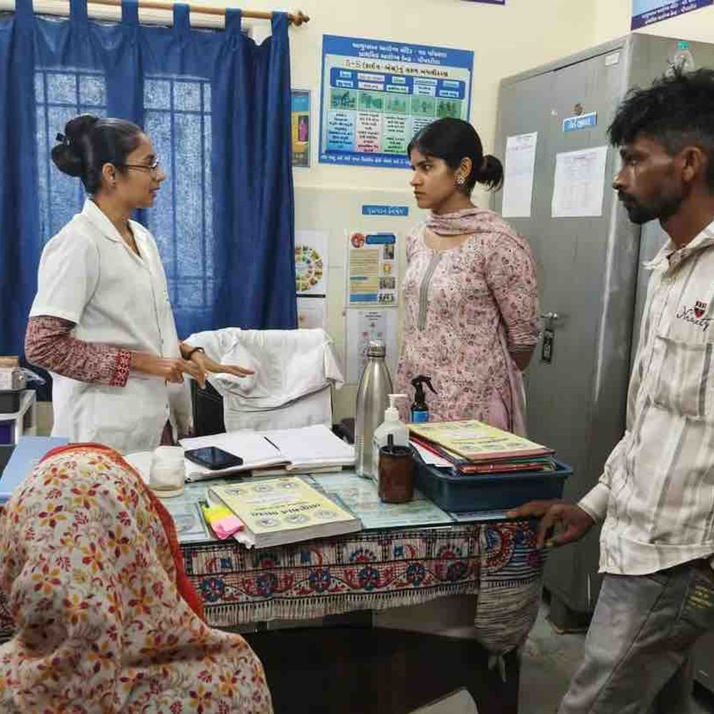 જામનગર DDOની PHC પીપરટોડા, વડ પાંચસર સબ સેન્ટરની મુલાકાત:આરોગ્ય સેવાઓ, સ્ટાફની કામગીરીની સમીક્ષા કરી