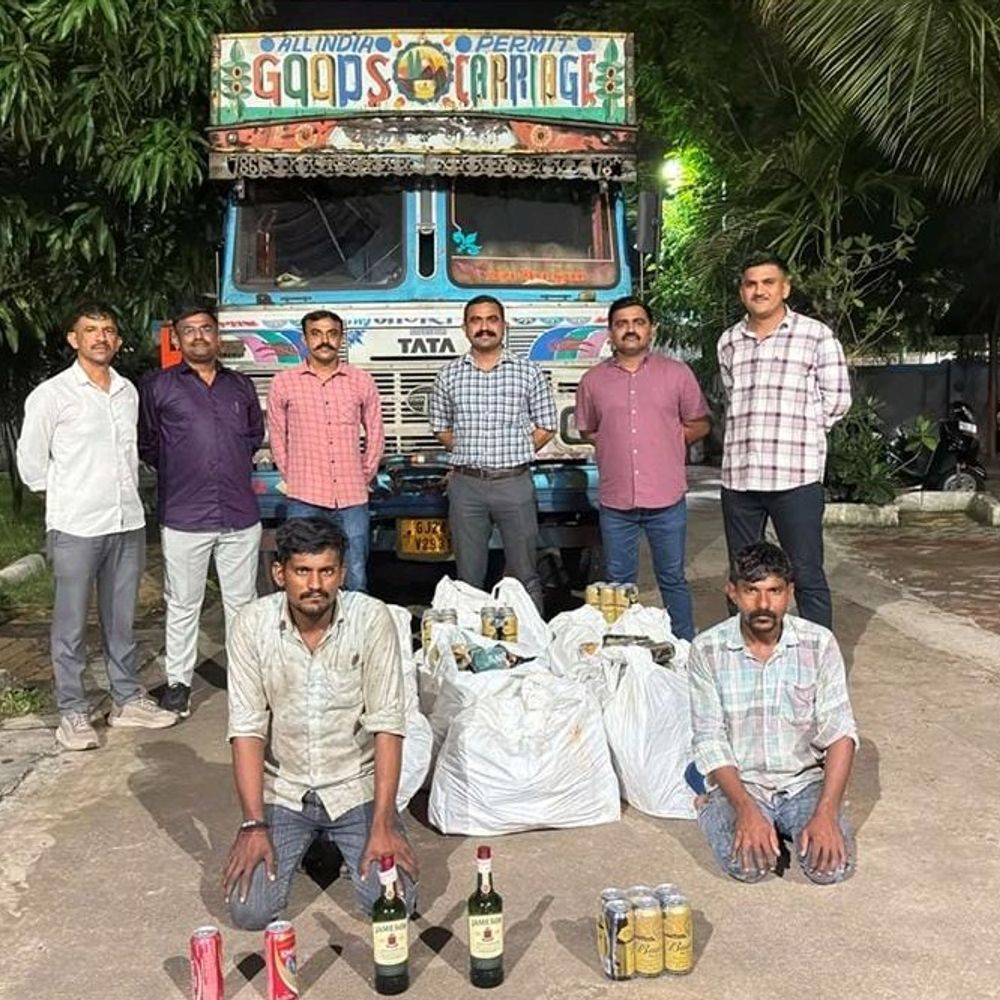 ગણદેવા એક્સપ્રેસ હાઈવે પર દારૂ ભરેલો ટ્રક ઝડપાયો:રૂ. 19.91 લાખથી વધુનો મુદ્દામાલ જપ્ત, બે આરોપીની ધરપકડ