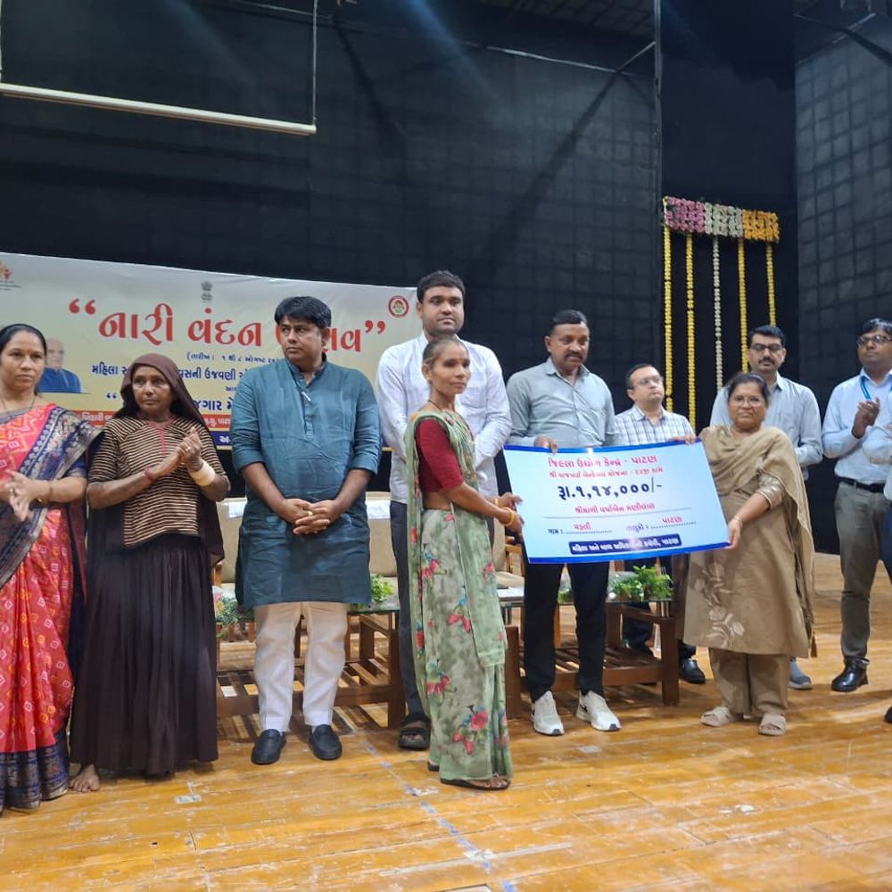 પાટણમાં મહિલા સ્વરોજગાર અને લોન મેળાનું આયોજન:430 મહિલાઓએ નોંધણી કરાવી; વિવિધ સરકારી યોજનાઓના લાભાર્થીઓને સહાય અને સાધનસામગ્રીનું વિતરણ