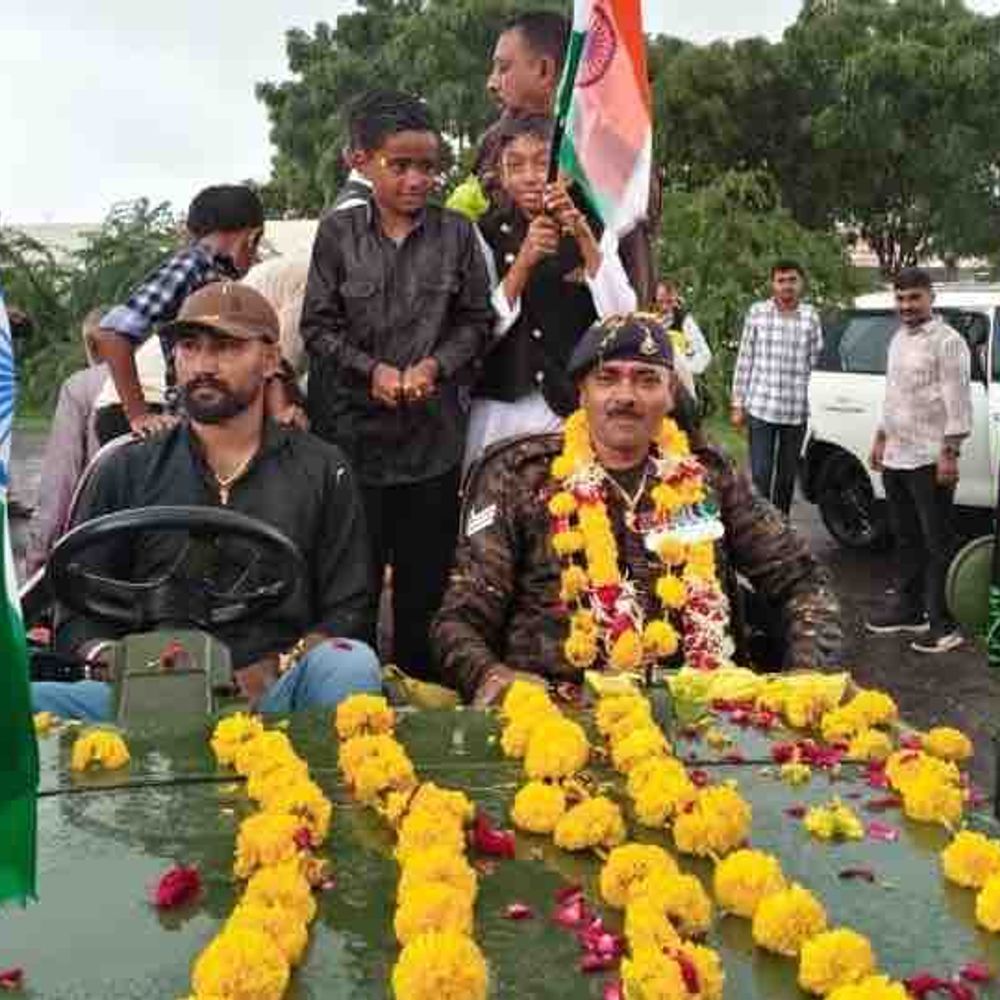 24 વર્ષ દેશસેવા બાદ જવાન વિમલસિંહ જાડેજાની વતન વાપસી:બાઇક રેલી યોજી, ગ્રામજનોએ ભવ્ય સ્વાગત કર્યું