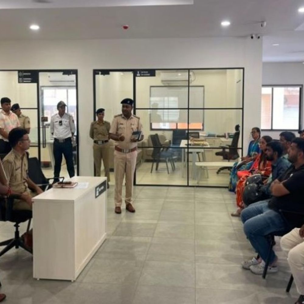 કાનૂની કાર્યવાહીની માહિતી આપી‎:દમણ પોલીસે 5થી વધુ બાકી ઈ-ચલનવાળા વાહન ચાલકોનું રૂબરૂ કાઉન્સેલિંગ કર્યું