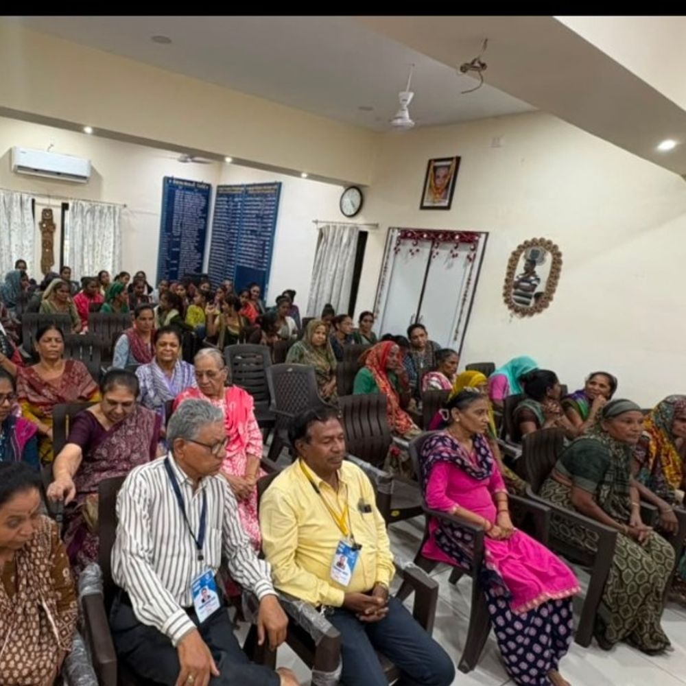 પાટણમાં ભગિની સમાજ દ્વારા 34 તાલીમાર્થીઓને સર્ટિફિકેટ:28 વિધવા બહેનોને રાશન કીટ અપાઈ, જાયન્ટ સહિયર ગ્રુપનો સહયોગ