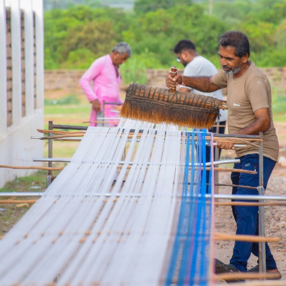ભુજોડીની 500 વર્ષ જૂની હાથવણાટ કળાને વૈશ્વિક ઓળખ મળી:કચ્છી શાલને GI ટેગ મળ્યો અને 50થી વધુ પ્રતિષ્ઠિત એવોર્ડ્સ પ્રાપ્ત થયા