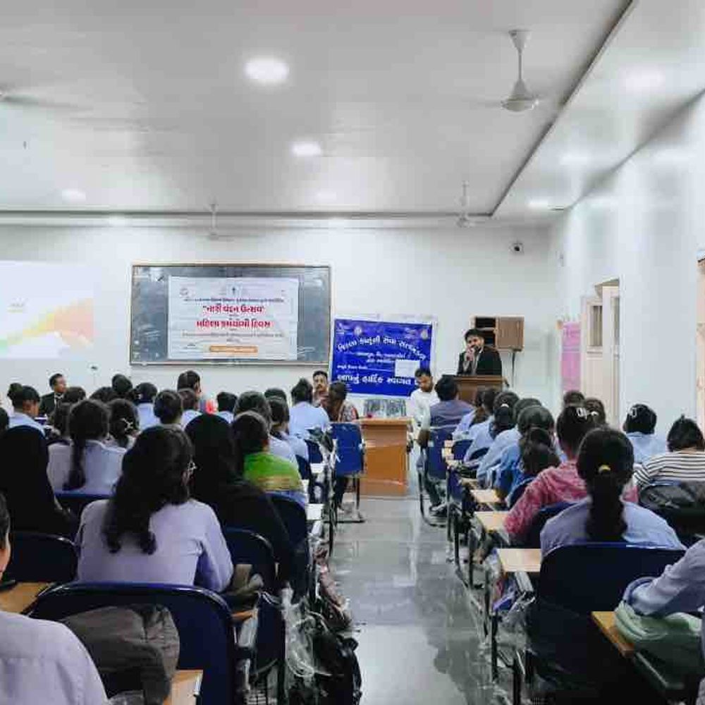 મહિલા સુરક્ષા અંગે પાલનપુરમાં સેમિનાર યોજાયો:નારી વંદન ઉત્સવ અંતર્ગત મહિલા કર્મયોગી દિવસની ઉજવણી