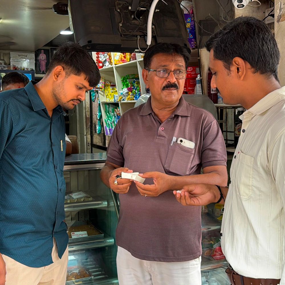 જામનગરમાં 12.5 કિલો પનીરનો નાશ કરાયો:એનાલોગ પનીર અંગે નવી માર્ગદર્શિકા જાહેર થયા બાદ 16 સ્થળોએ તપાસ, 2 પેઢી સામે કાર્યવાહી