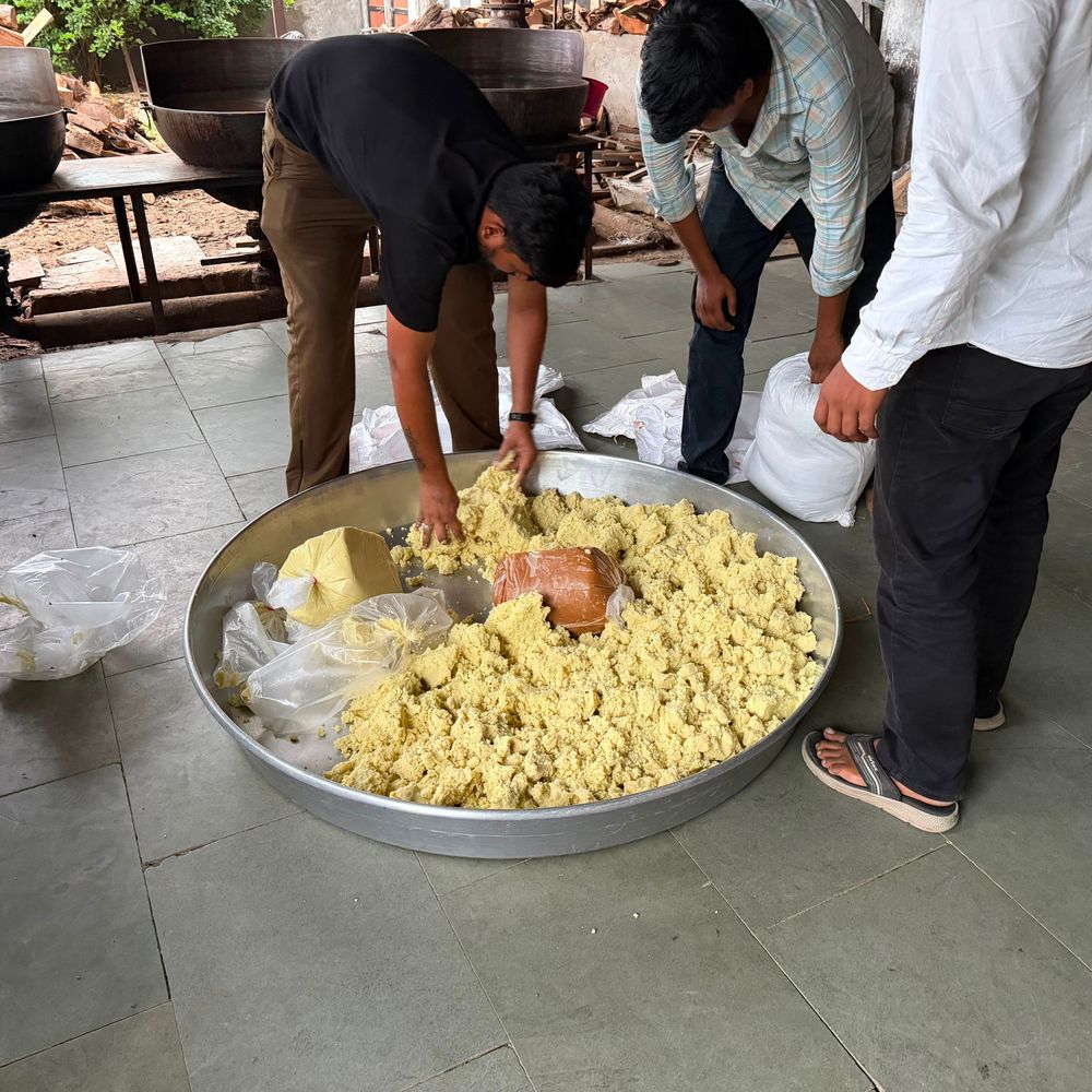 હારીજમાં 150 કિલો અસ્વચ્છ માવો જપ્ત:ખોરાક અને ઔષધ તંત્રે ₹27,000નો માવો સ્થળ પર નષ્ટ કર્યો