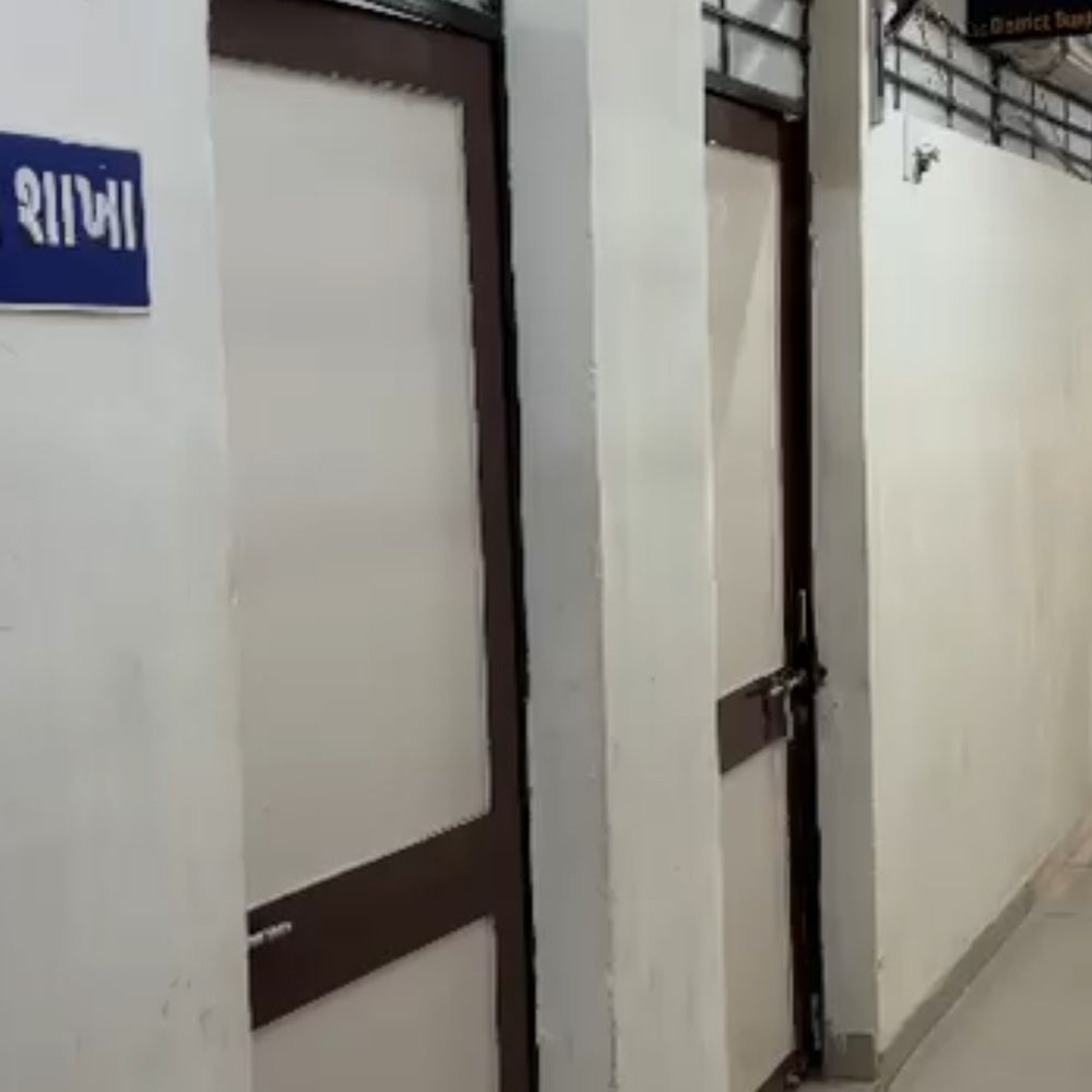 પાટણમાં 3 વાજબી ભાવની દુકાનો સીલ:પુરવઠા વિભાગની તપાસમાં 4 સંચાલકોને નોટિસ, 13ને તાકીદ