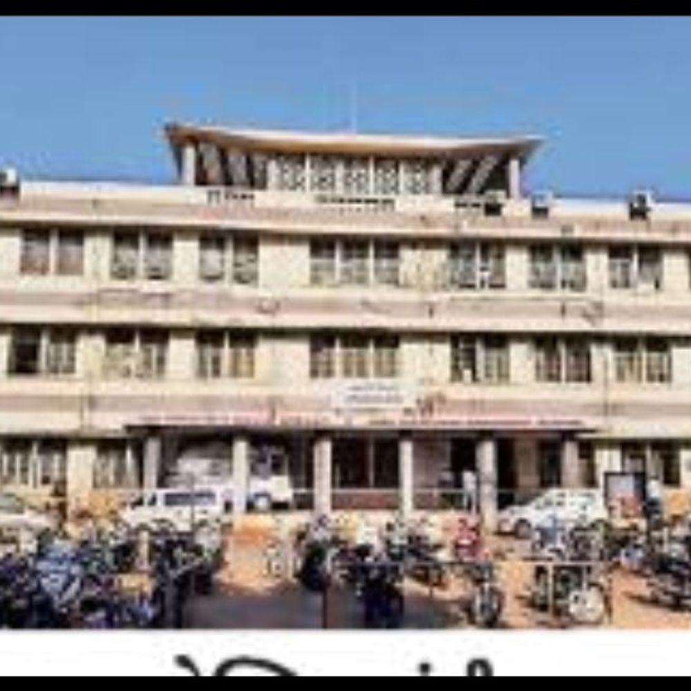 ખાનગી સંસ્થામાં મોકલી સરકારને નાણાકીય નુકસાન‎:જી.જી. હોસ્પિટલના કરાર આધારિત તબીબનું કારસ્તાન સરકારી દર્દીઓને ખાનગી હોસ્પિટલમાં સરકાવીને પ્રેક્ટિસ