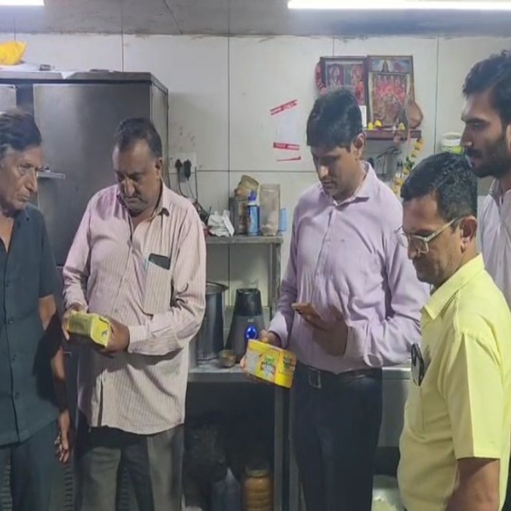 એનાલોગ પનીરને લઈને ફૂડ સેફ્ટી વિભાગ સક્રિય:શહેરના હિમાલયા મોલ પાસે આવેલ 6થી વધુ હોટેલ-રેસ્ટોરન્ટમાં સઘન ચેકિંગ હાથ ધરાયું