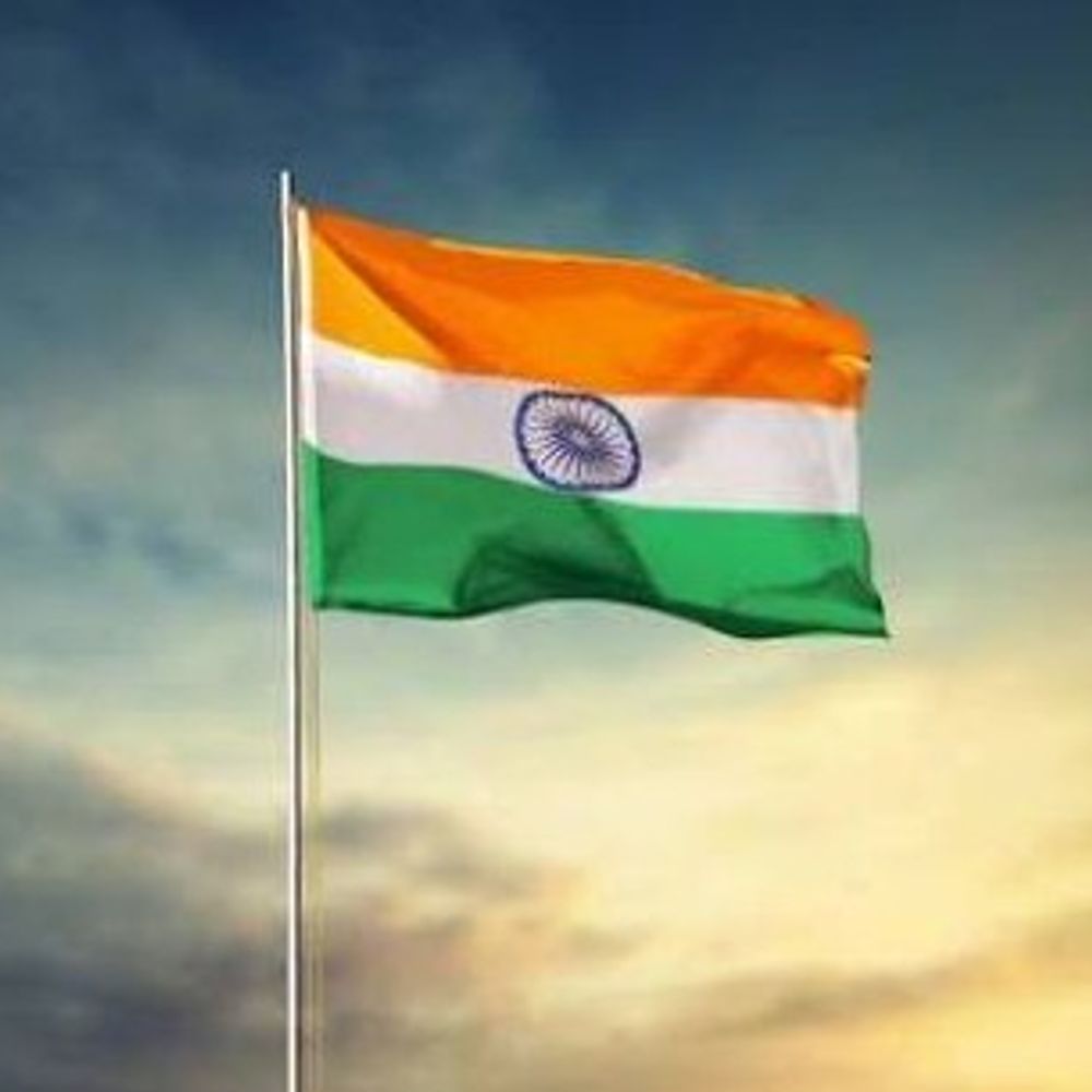 ઘર-ઘર તિરંગાને લઈને સુરત મનપા કરશે લાખોનો ખર્ચ:સુરત મહાનગરપાલિકા દ્વારા 24 લાખના ખર્ચે 2.75 લાખ ધ્વજ દંડની ખરીદીને સ્ટેન્ડિંગ કમિટીમાં મંજૂરી