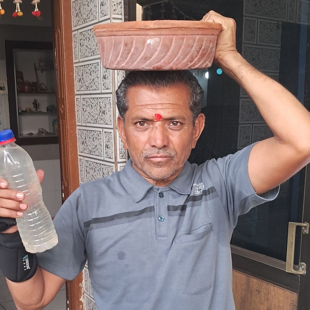 રાજકોટનાં વોર્ડ 18માં દૂષિત પાણીની સમસ્યાથી લોકો ત્રસ્ત:કોઠારીયામાં 3 લાખ લીટરનો ટાંકો છતાં 45 સોસાયટીના રહીશો ગંદુ પાણી પીવા મજબૂર, કોંગ્રેસના આગેવાને કહ્યું- જનરલ બોર્ડમાં મોટી વાતો થાય છે કામ થતા નથી