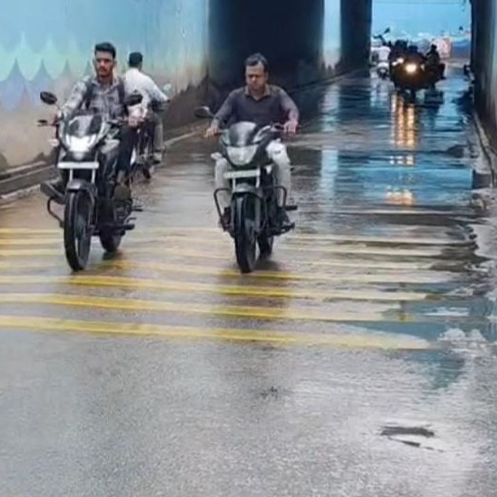 રૂ. 54 લાખનો ખર્ચ પાણીમાં !:રાજકોટનાં રેલનગર બ્રીજમાં પાણી ભરાવાની વર્ષોની સમસ્યાથી મેયર સાવ અજાણ ! માસૂમિયત સાથે કહ્યું- આપના માધ્યમથી વાત ધ્યાનમાં આવી