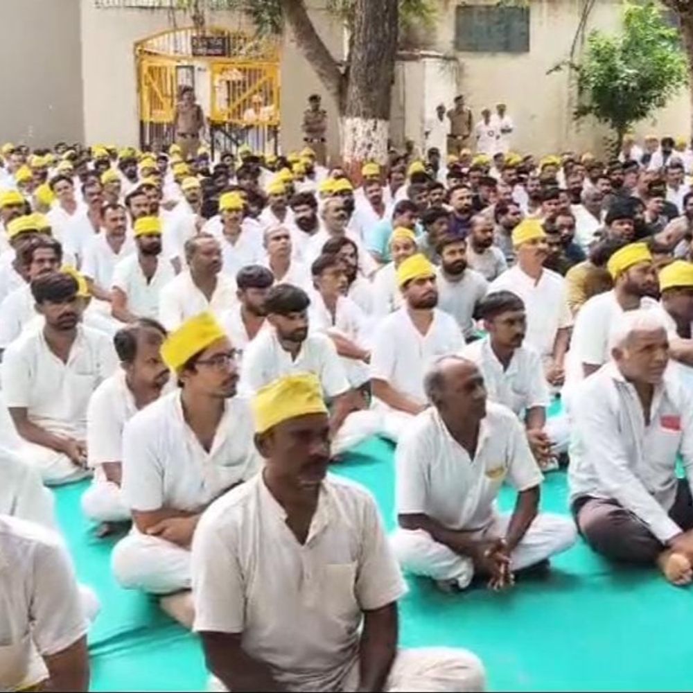 1500 કેદીઓએ નશામુક્તિનાં શપથ લીધા:રાજકોટ મધ્યસ્થ જેલમાં નશામુક્ત અભિયાન અંતર્ગત કેદી જાગૃતિ સેમિનાર યોજાયો, સનાતન સંત સમિતિના અધ્યક્ષ હાજર રહ્યા