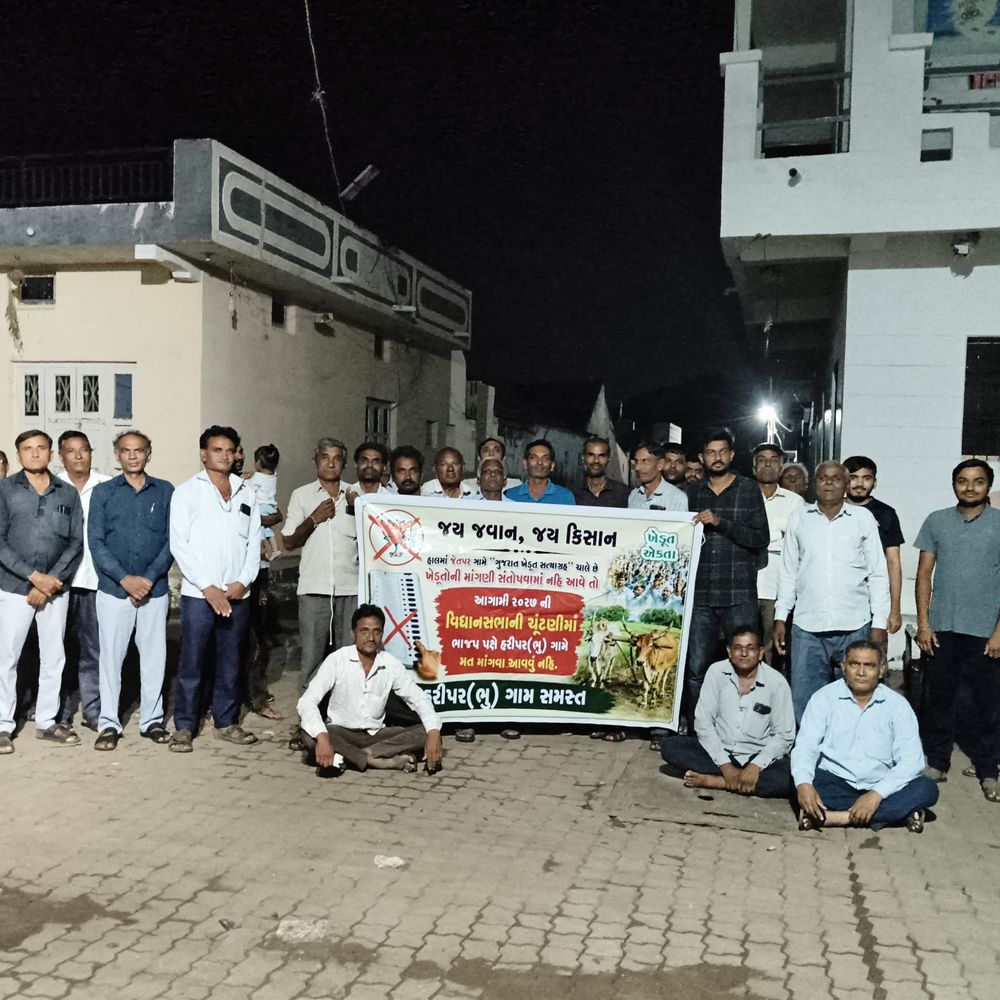 હળવદના જૂના દેવળીયા ગામે ભાજપની પ્રવેશબંધી:ખેડૂતોએ ઢોલ-નગારા સાથે ગામના પ્રવેશદ્વાર પર બેનર લગાવ્યું