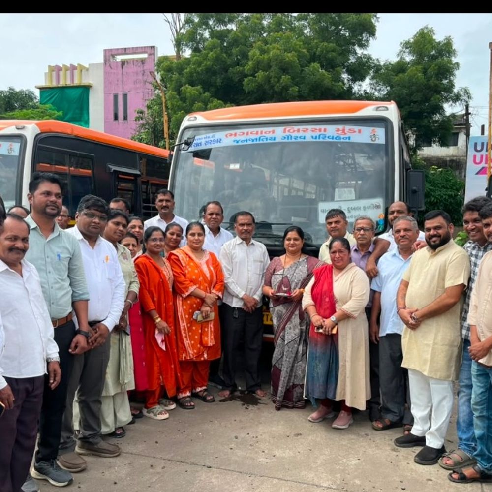 વાંસદાના ગ્રામીણ વિસ્તારોને નવી ST બસો મળી:કનેક્ટિવિટી વધારવા જનપ્રતિનિધિઓએ લીલી ઝંડી આપી