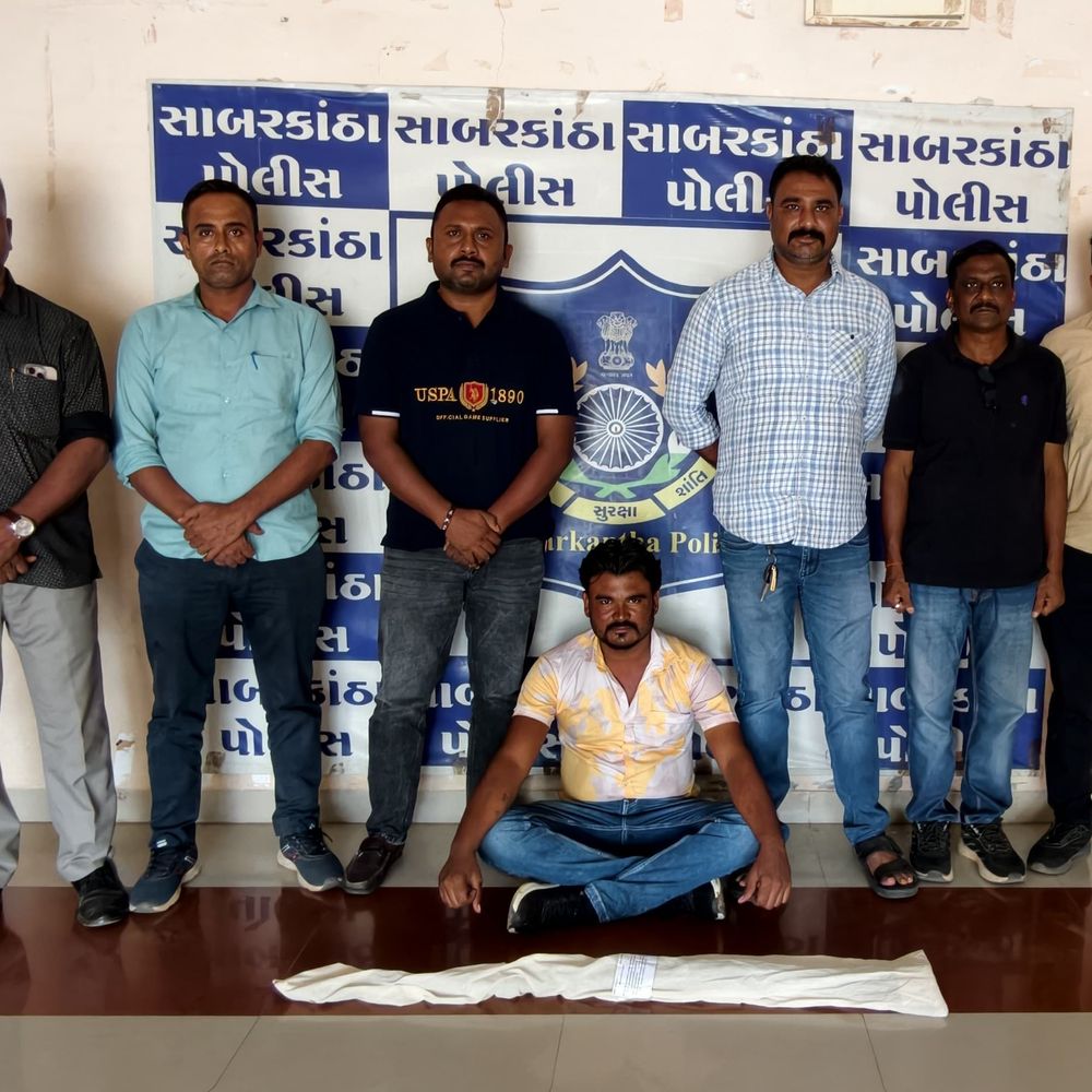 સાબરકાંઠા SOGની પ્રાંતિજમાં કાર્યવાહી:ગેરકાયદેસર હથિયાર સાથે એક આરોપીને ઝડપી પાડ્યો, અન્ય એક ફરાર