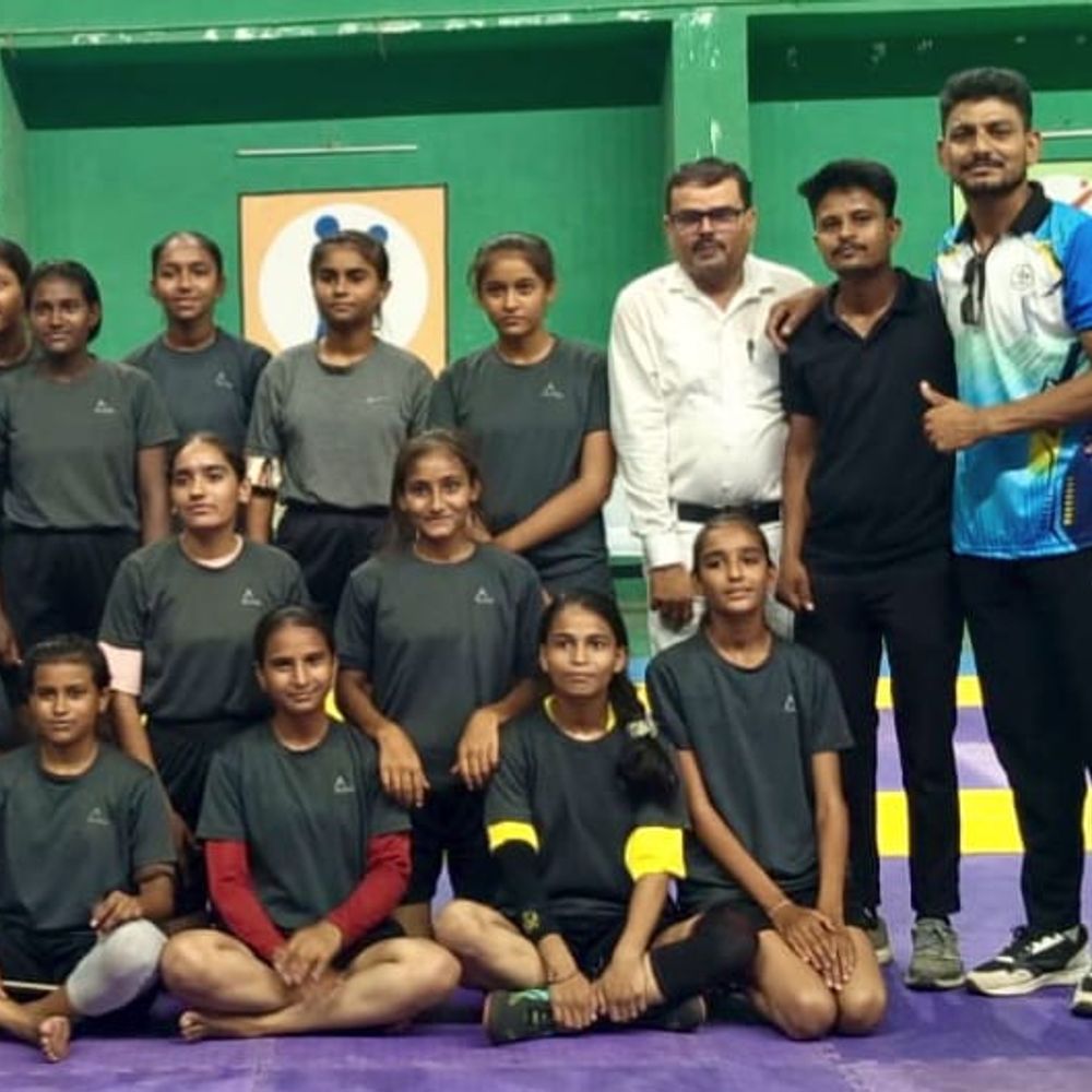કબડ્ડીમાં કાંસાની દીકરીઓનો ડંકો:ધૂળિયા મેદાનમાં પ્રેક્ટિસ કરીને કબ્ડ્ડીમાં ચેમ્પિયન