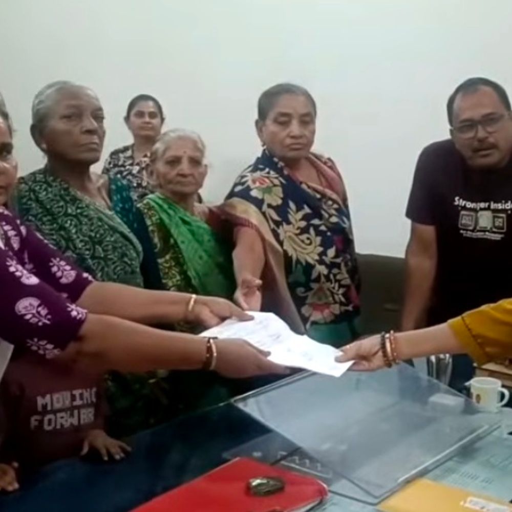 પ્રમુખને રજૂઆત:પાટણ શહેરમાં યશવિહાર સોસાયટીમાં રખડતા શ્વાનનો ત્રાસ