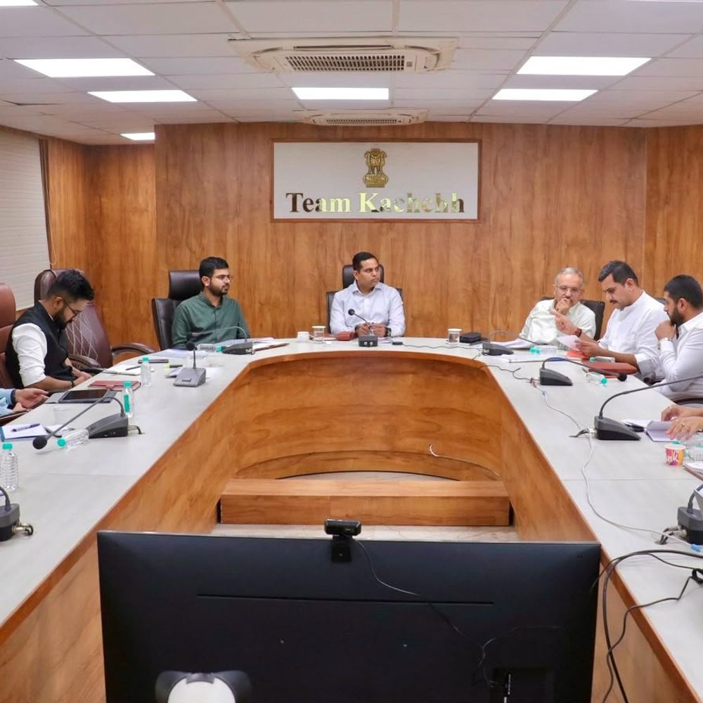 કચ્છમાં 'હર ઘર તિરંગા' અભિયાનની તૈયારી, કલેક્ટરની અધ્યક્ષતામાં બેઠક:9 થી 17 ઓગસ્ટ દરમિયાન 106 સરહદી ગામોમાં કાર્યક્રમો, 14 ઓગસ્ટે ગાંધીધામમાં યાત્રા